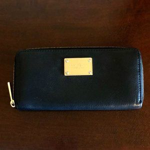 Black Michael Kors wallet, 8 credit card slots, double zip pockets